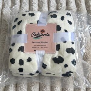 NWT Premium Dalmatian / Cow print Blanket